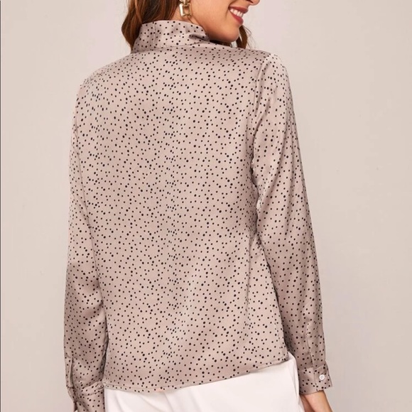 Tie neck polka dot blouse - Picture 2 of 6